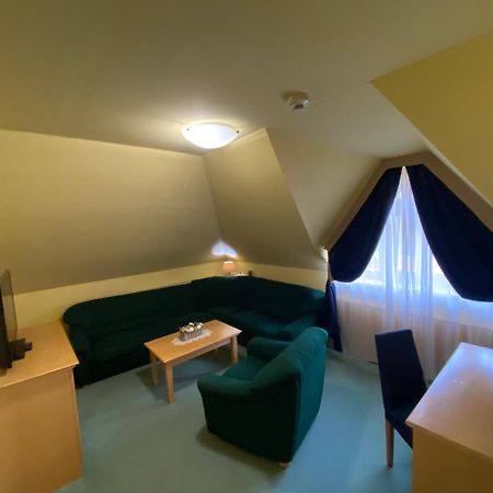 Parkhotel Na Baracke Nová Dubnica Exterior foto
